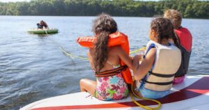 Read more about the article Top Notch Marine’s Guide: Getting Your Family Excited About Boating