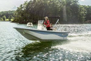 Read more about the article Carolina Skiff 17 LS vs. MAKO Pro Skiff 17 CC | Top Notch Marine