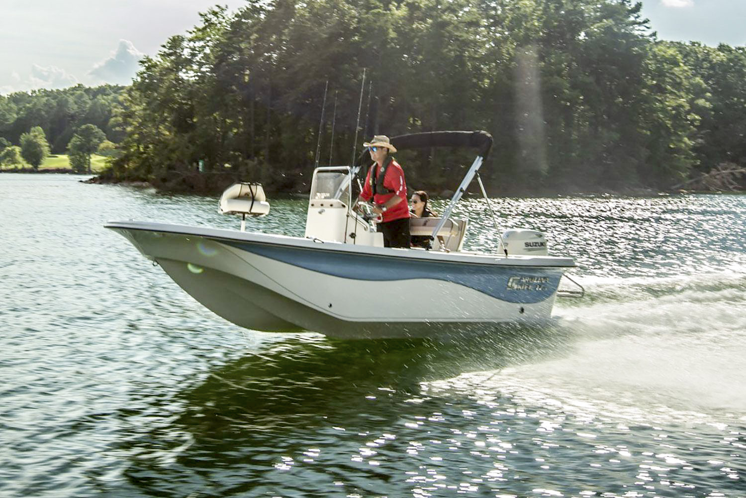 Carolina Skiff 17LS flying through the water
